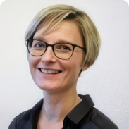 Porträt Evi Müller — Verwaltung und Belegung