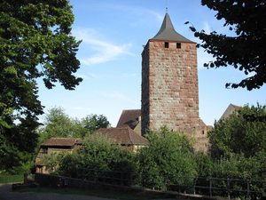 Romanisches Bauwerk: Bergfried