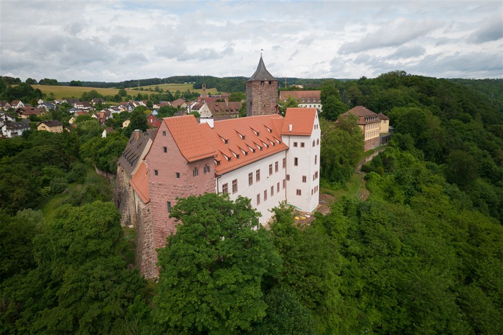 Drohnenaufnahme der Burg Rothenfels