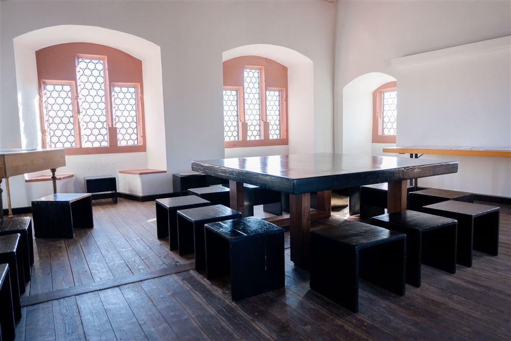 Turmzimmer mit urigem Holzboden