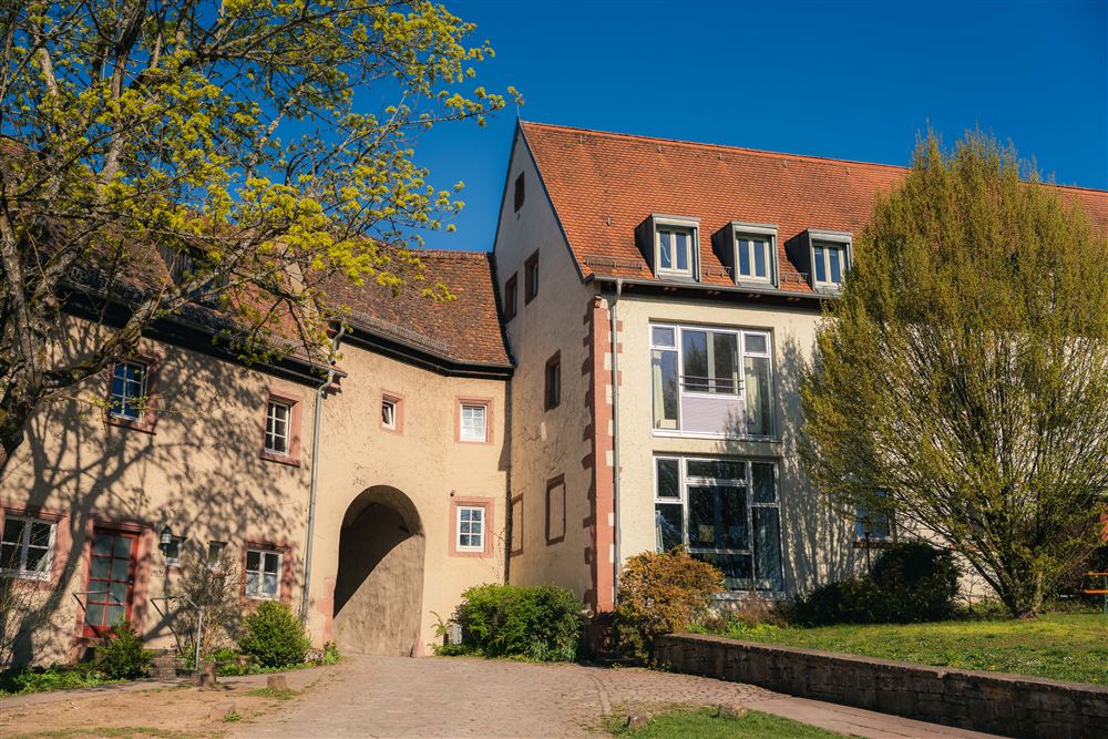 Blick auf das Torhaus vom äußeren Burghof