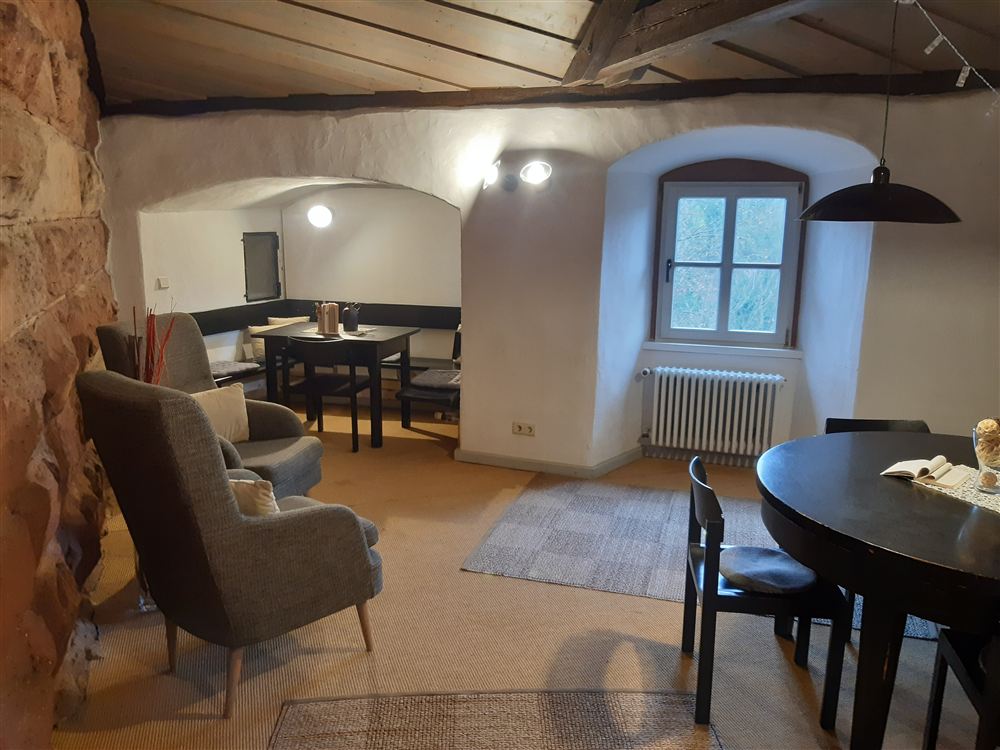 bequeme Stühle im Lesezimmer