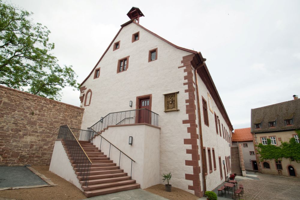 Außenansicht der Burg Kapelle