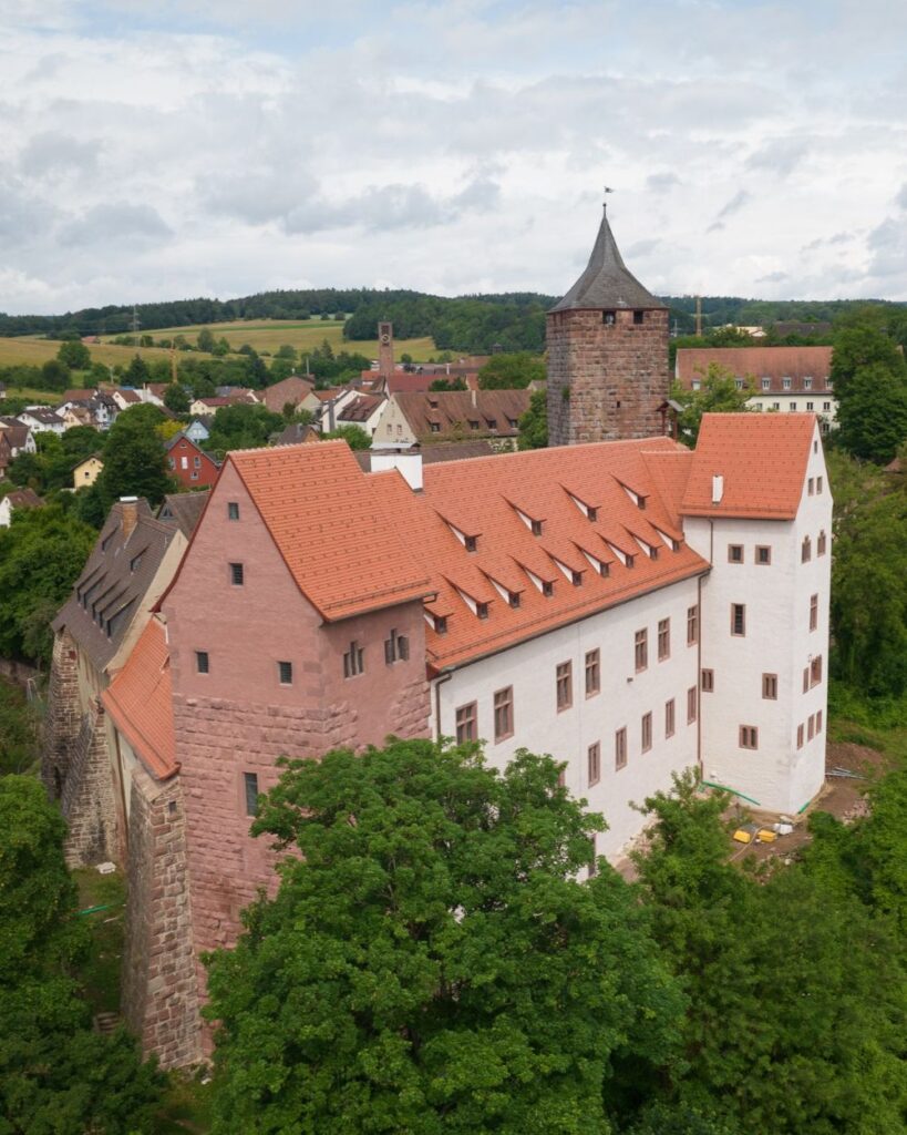 Drohnenaufnahme der Burg Rothenfels