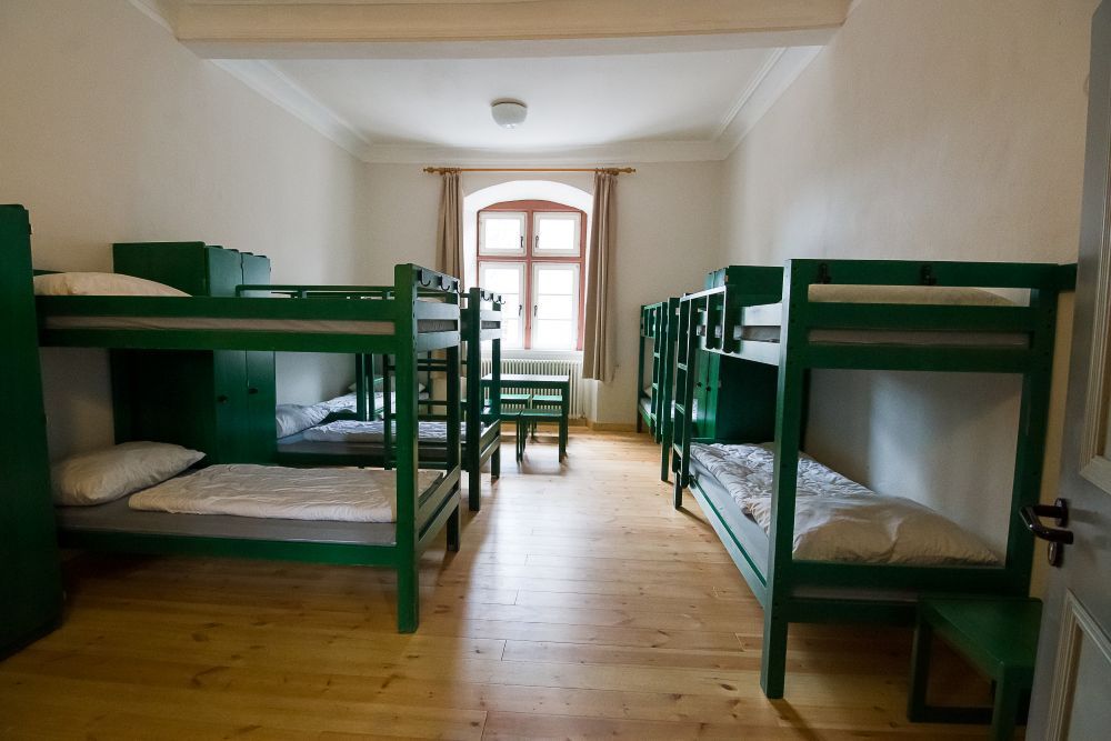Typischer Schlafsaal mit Stockbetten